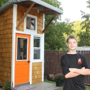 He made a house of only 89 squares, but wait until you see the inside