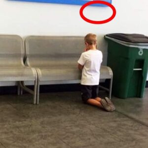 Mom find son kneeling to pray in Walmart