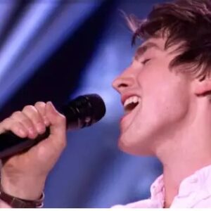 It seems that Simon Cowell is very impressed with a 21-year-old Irish plumber and has made the remarkable statement that this singer possesses the best voice he has ever heard.