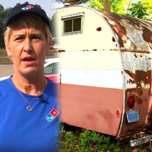 Woman delivers pizza to rusty trailer: Opens the door and makes a shocking discovery