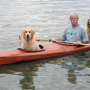 Man builds a customized kayak so he can go on the water with his two dogs